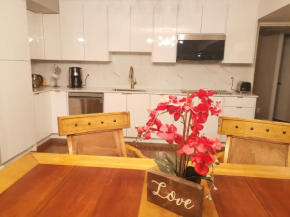 JESI'S NEW HOUSE, Self Enter 2BR, Whole Suite, Close to White Rock Beach & US Border